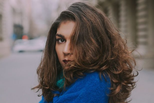 Rambut Tipis di Usia 40: Warna dan Burst Fade yang Memberi Ilusi Tebal