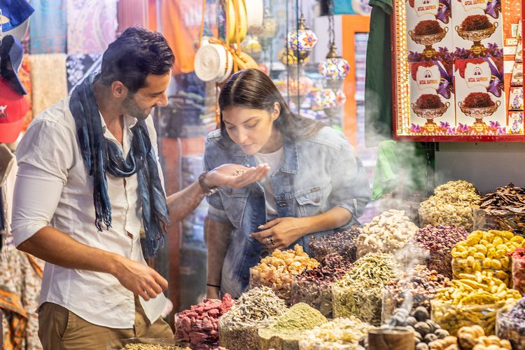 Panduan Lengkap Camilan Khas Dubai untuk Dibawa Pulang