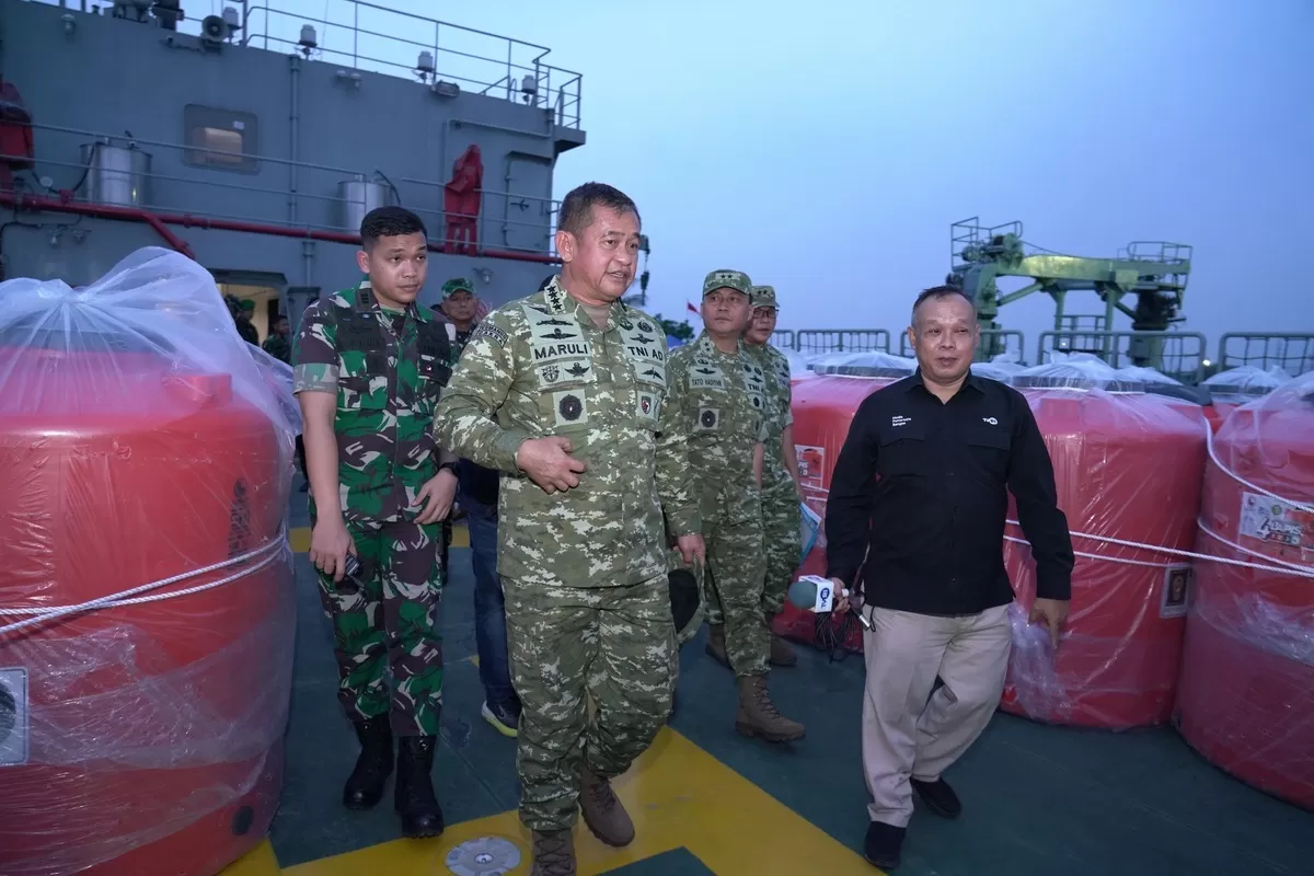 Armada Kapal Perang di Garis Depan Logistik Bantuan Gempa