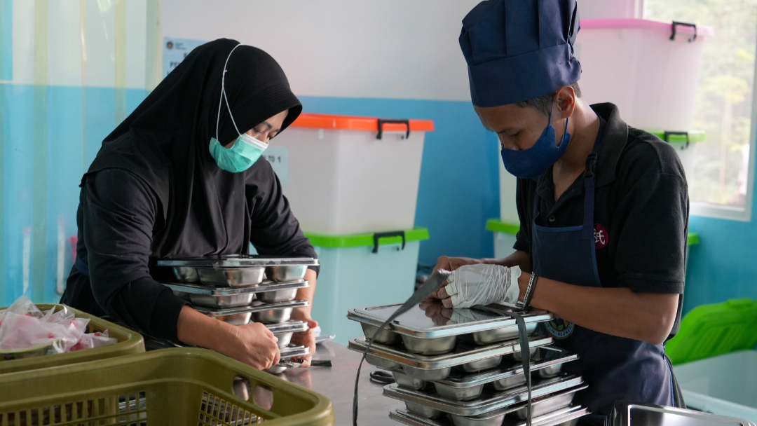 Aturan Baru Makanan Bergizi Gratis: Mengapa Label Waktu Konsumsi Tak Cukup