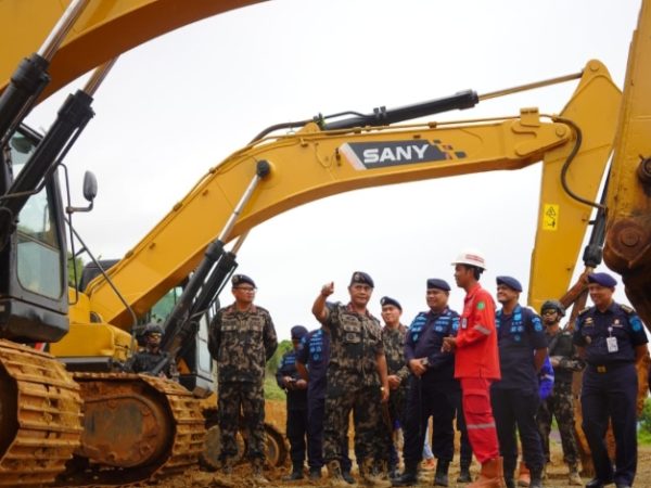 Operasi Kemanusiaan TNI di NTT: Kapal, KRI, dan Napas Panjang Bantuan Gempa