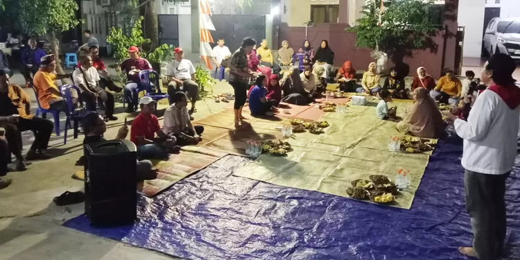 Tradisi Makan Bersama Tetangga di Bulan Agustus