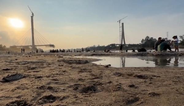 Sungai Mahakam Surut Drastis: Pangan dan Energi Tercekik