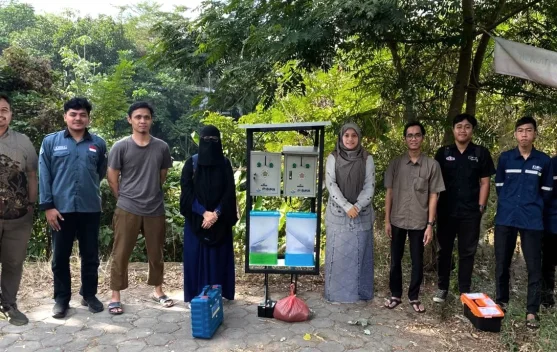 Sistem Pemberi Pakan Ikan Otomatis IoT dan Panel Surya untuk Akuakultur Modern