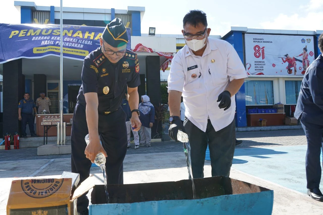 Bea Cukai Memperketat Pelabuhan: Rokok dan Miras Ilegal Dimusnahkan