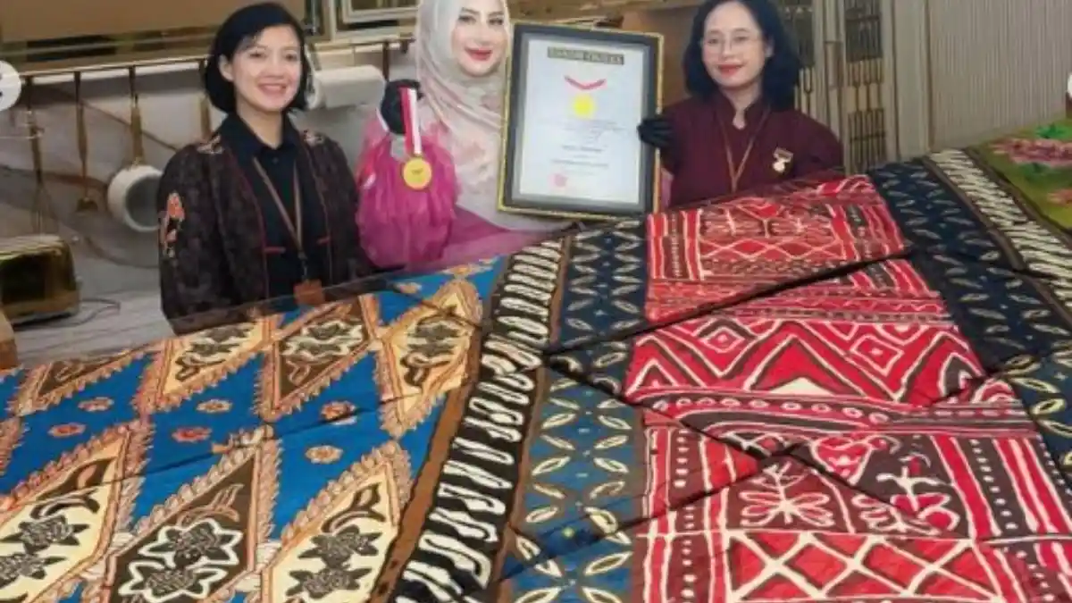 55 Jam Menciptakan Kue Batik Raksasa 12 Meter
