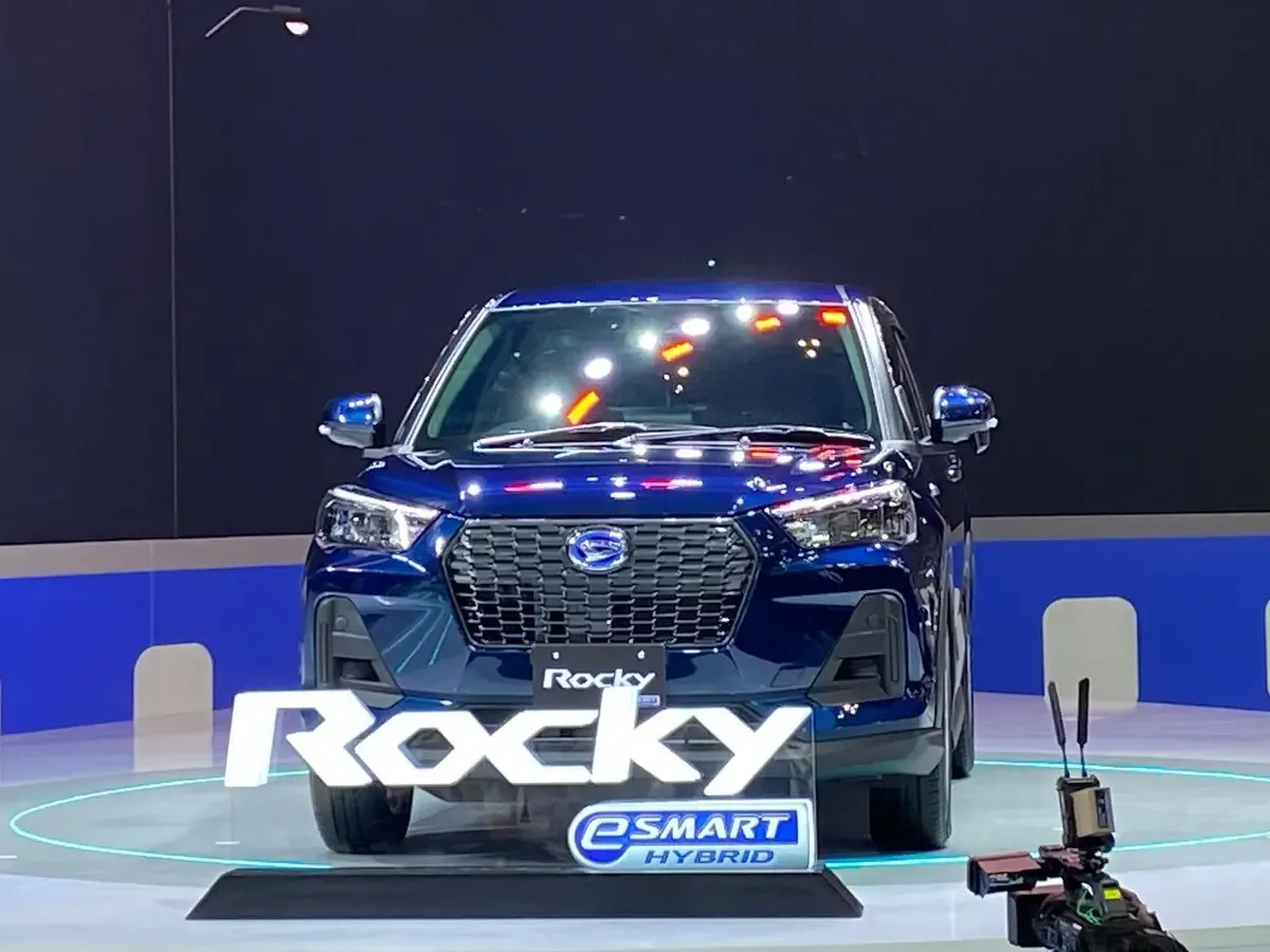 Perbandingan Mobil Hybrid SUV dan MPV di Bawah 300 Juta