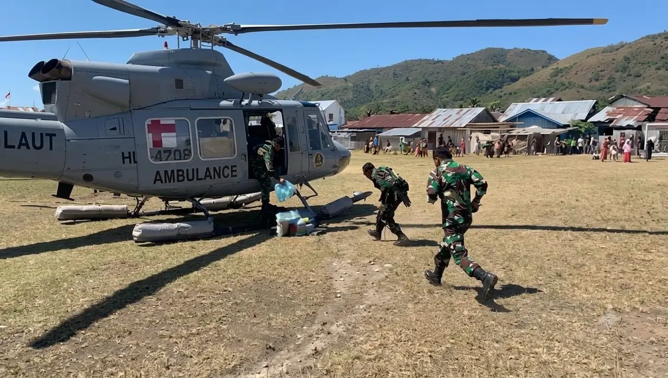 Operasi Kemanusiaan TNI di NTT: Kapal, KRI, dan Napas Panjang Bantuan Gempa