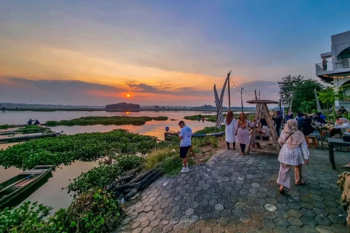 Spot Kuliner Tersembunyi Solo: Jawa Klasik, Kopi Terjangkau, View Kece