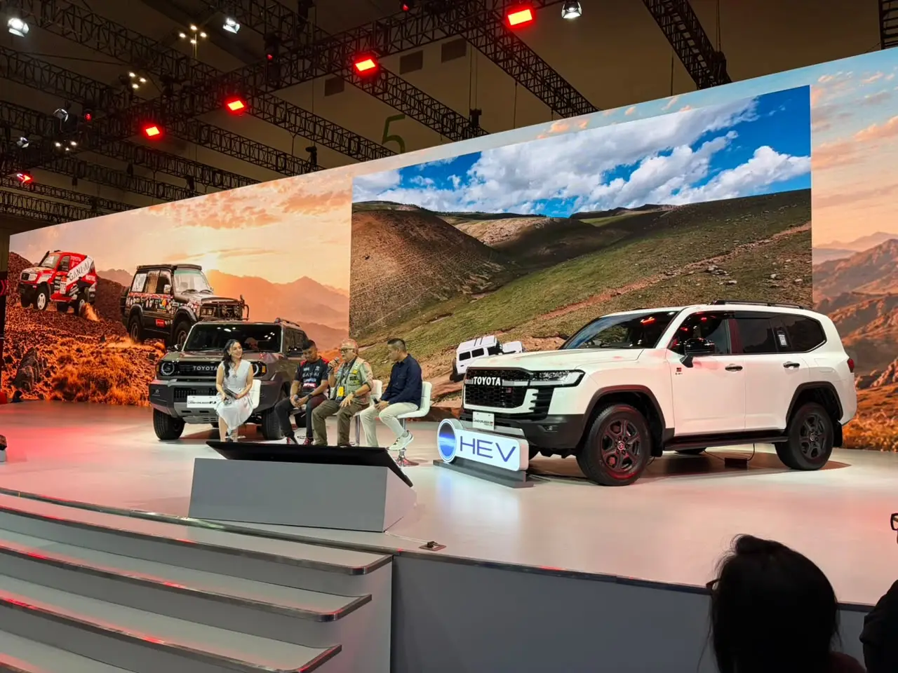 Mobil Paling Laris di GIIAS: Hybrid Toyota Dikepung SUV Listrik China