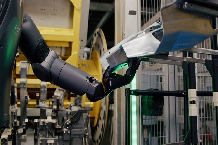Robot Humanoid di Pabrik dan Gudang: Siapa Sebenarnya yang Berubah?