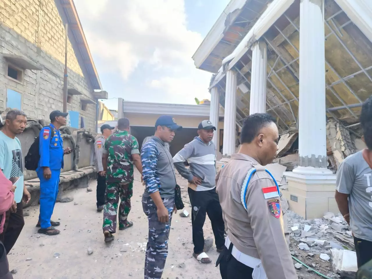 Gempa Flores Magnitudo 7,7: Duka, Longsor, dan Tsunami