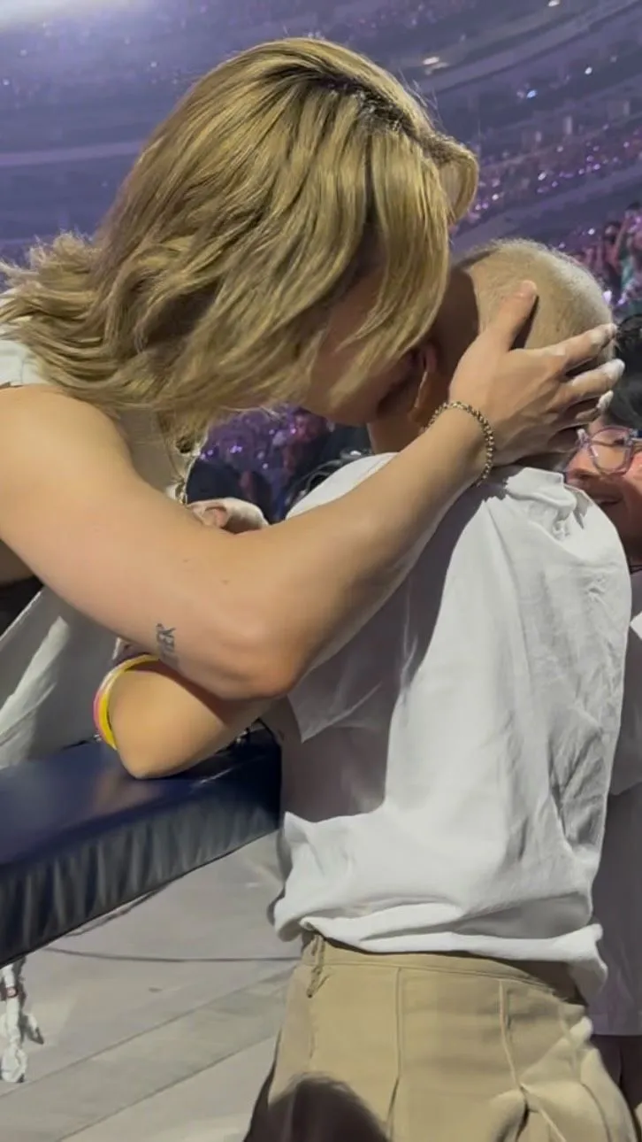 Momen Tak Terlupakan Jimin BTS dengan Olivia di Konser Arlington