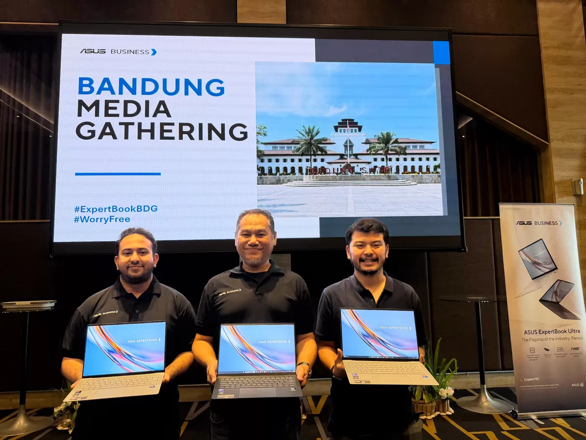 ASUS ExpertBook Ultra: NPU AI 50 TOPS dan Tandem OLED Menggeser Standar Laptop Bisnis Flagship