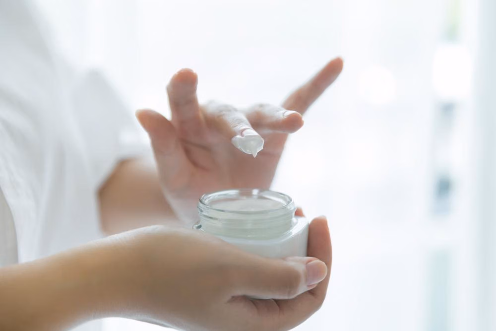 Pelembap Kulit Kering vs Moisturizer Kulit Berminyak: Mana yang Tepat?