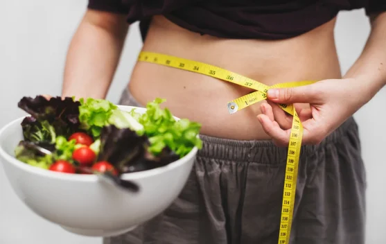 6 Kebiasaan Tersembunyi yang Membuat Metabolisme Melambat dan Peran Olahraga Terstruktur