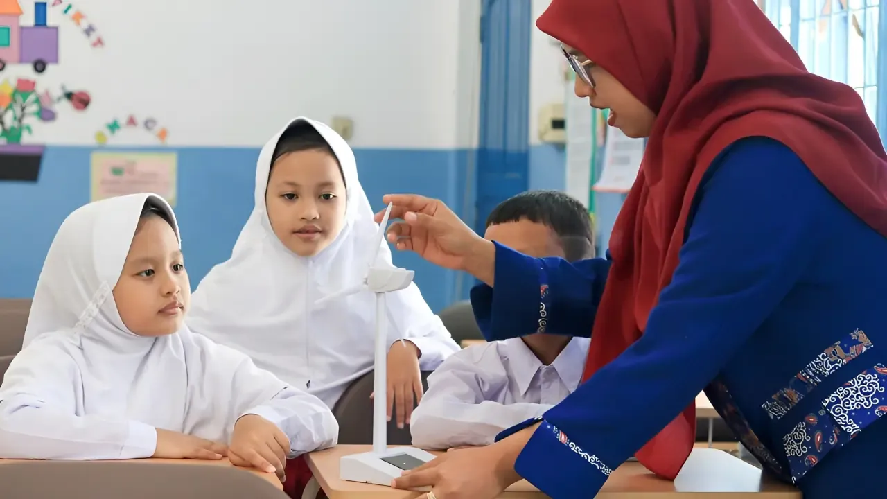 231 Ribu Guru PPPK Paruh Waktu Naik Status: Peluang, Syarat, dan Dampaknya
