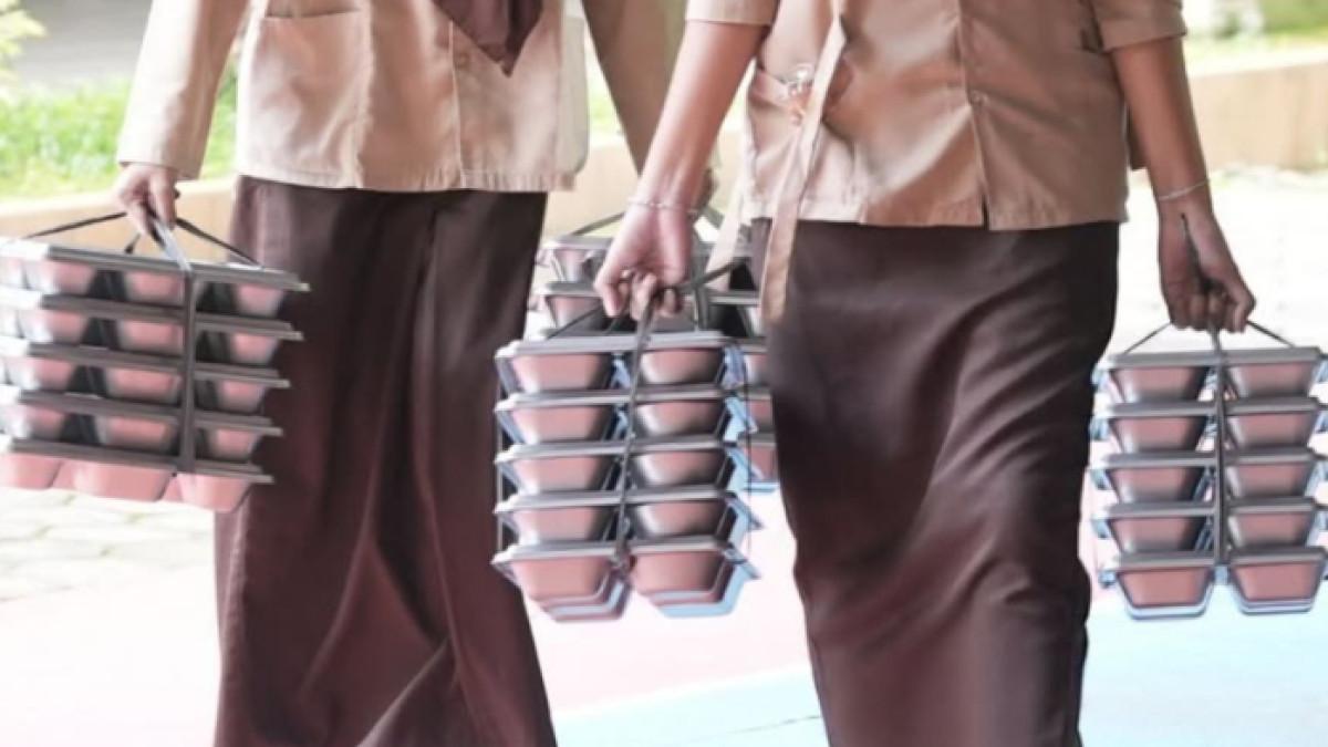 Daging Ayam Tak Layak di Dapur Sekolah: Alarm Kegagalan Pengawasan Bahan Pangan