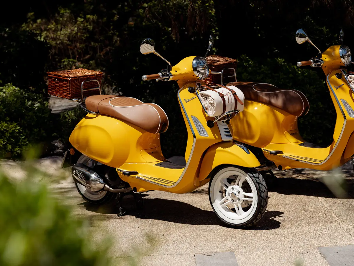 Vespa Warna Premium dan Edisi Spesial: Hijau Militer sampai Sun-Yellow