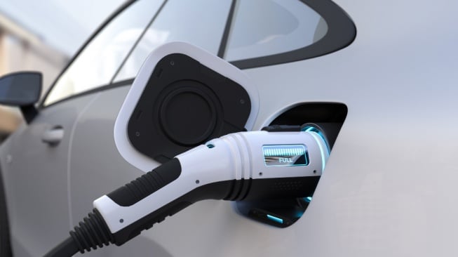 Pasang Home Charger Mobil Listrik di Rumah 2.200 VA: Perlukah Upgrade PLN?