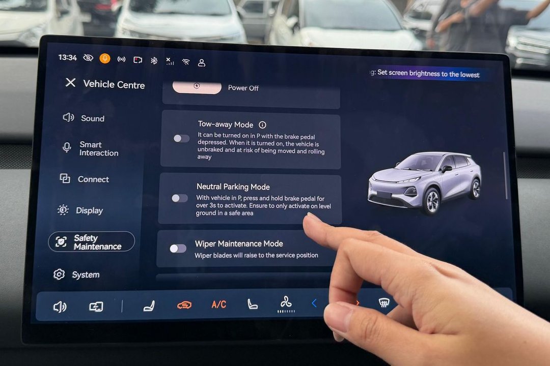 Mobil Listrik Tidak Bisa Parkir Paralel? Ini Faktanya