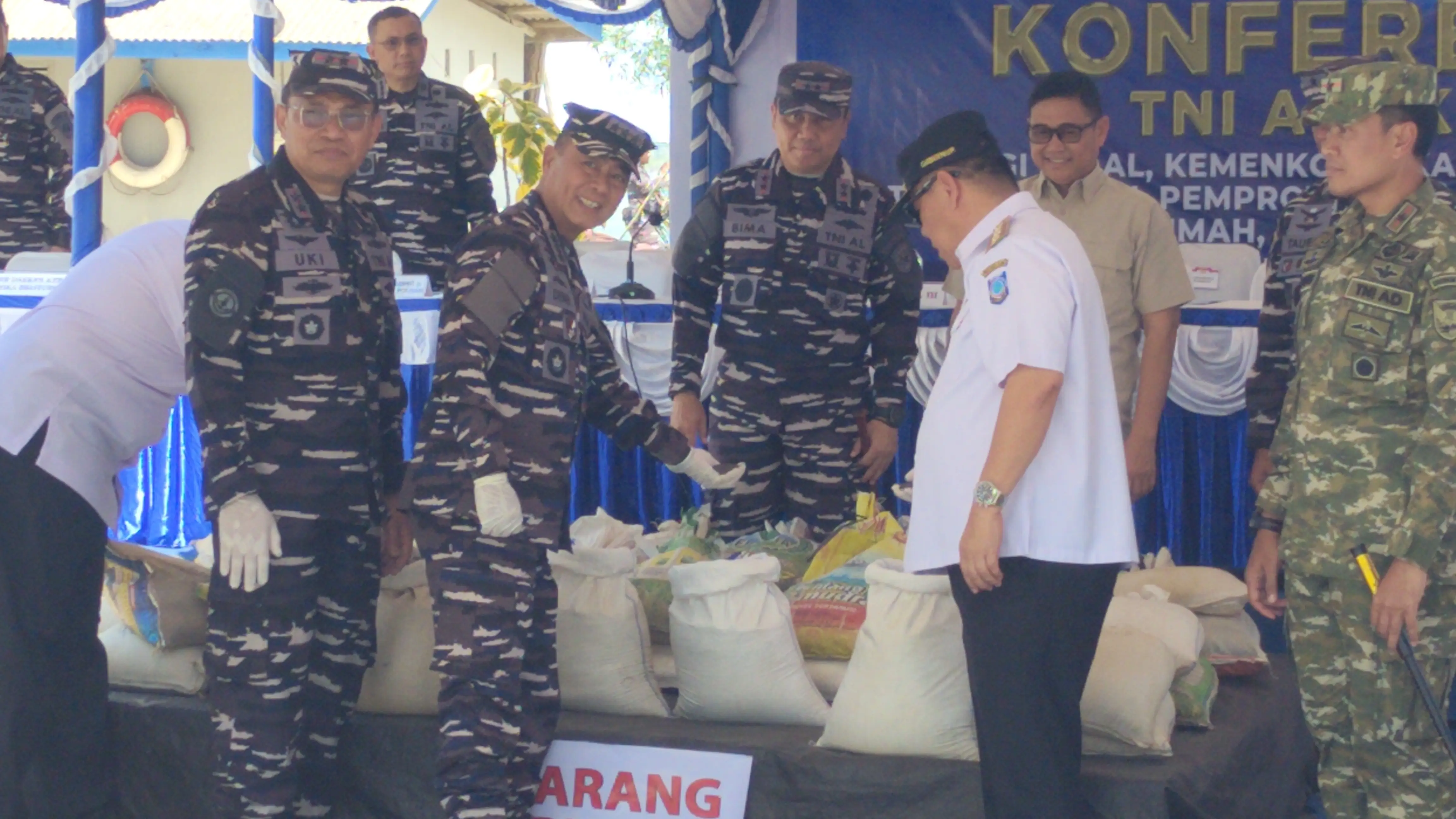 Operasi Gabungan Bongkar Penyelundupan Pasir Timah Ilegal