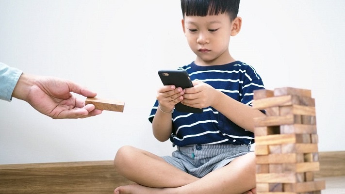 Batas Screen Time Aman Berdasarkan Usia untuk Mencegah Keterlambatan Bicara Anak