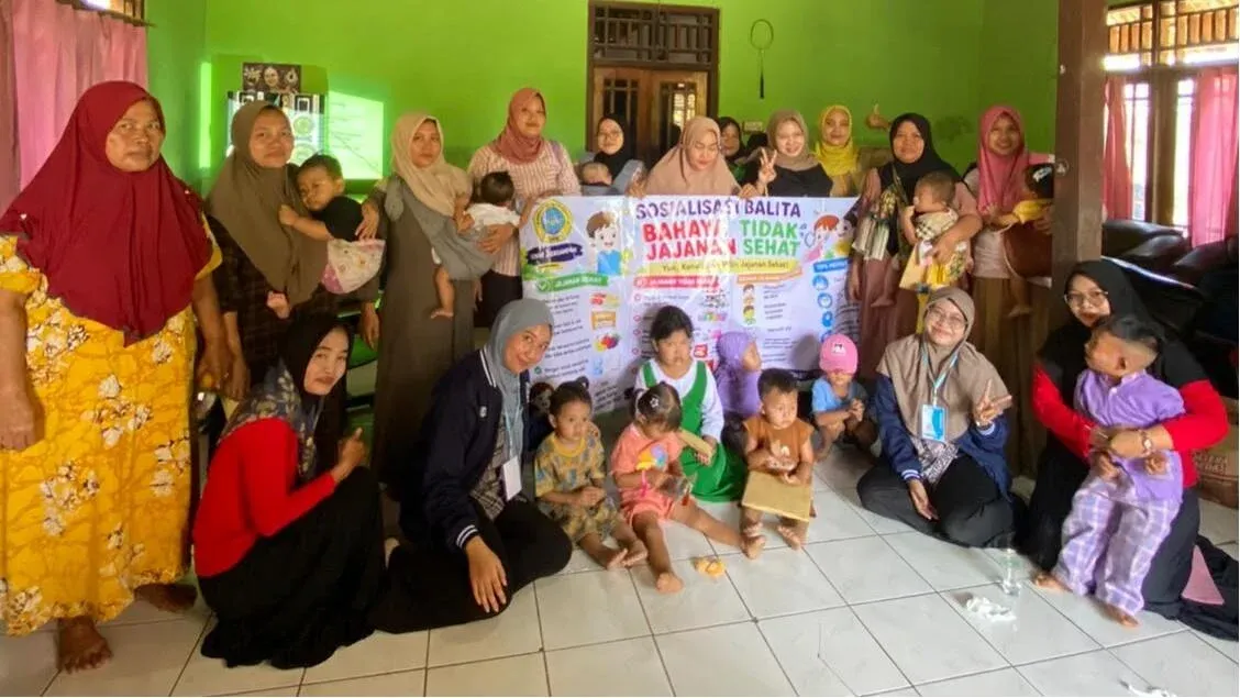 Mahasiswa dan Komunitas Desa Bangun Gerakan Jajanan Sehat Balita