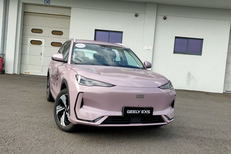 Changan Nevo Q05 vs Geely EX5: Mana SUV Listrik Terjangkau Terbaik?