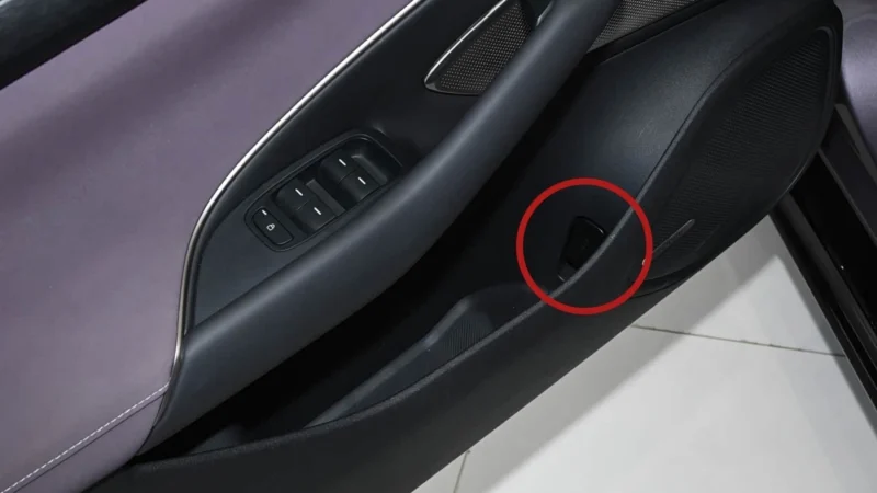Recall Pintu Darurat Tesla: Desain Elegan yang Berbalik Mengancam Nyawa