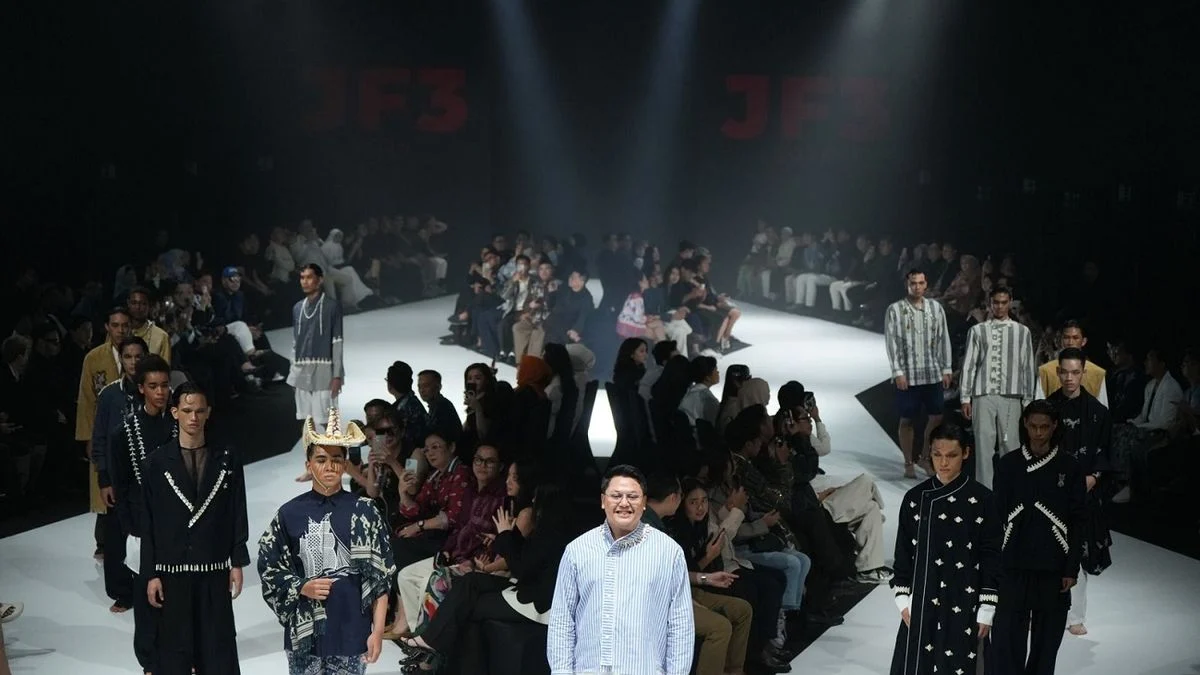 Kerajinan Tradisional Bertemu Inovasi Berkelanjutan di Panggung Fashion