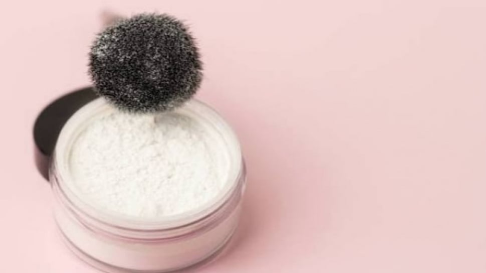 Sunscreen Menggumpal saat Ditimpa Makeup? Penyebab dan Cara Mengatasinya