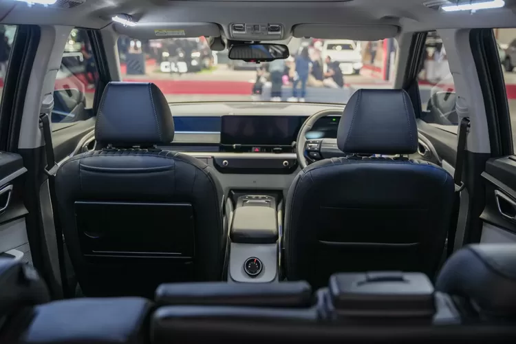 Nissan NX7 vs Hyundai Neira: Teknologi Canggih atau Kabin 7 Seater?