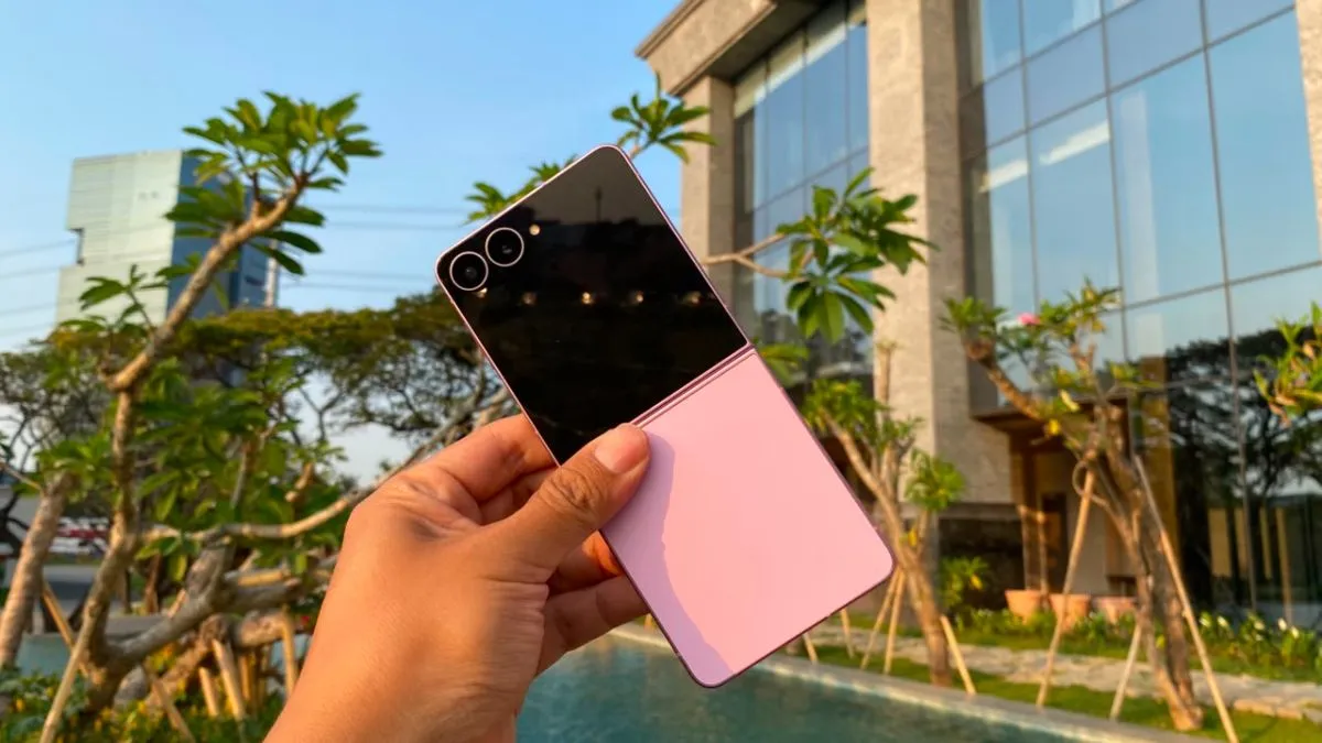 Samsung Galaxy Z Flip 8: Tipis, Mahal, Tapi Pantas Dibeli