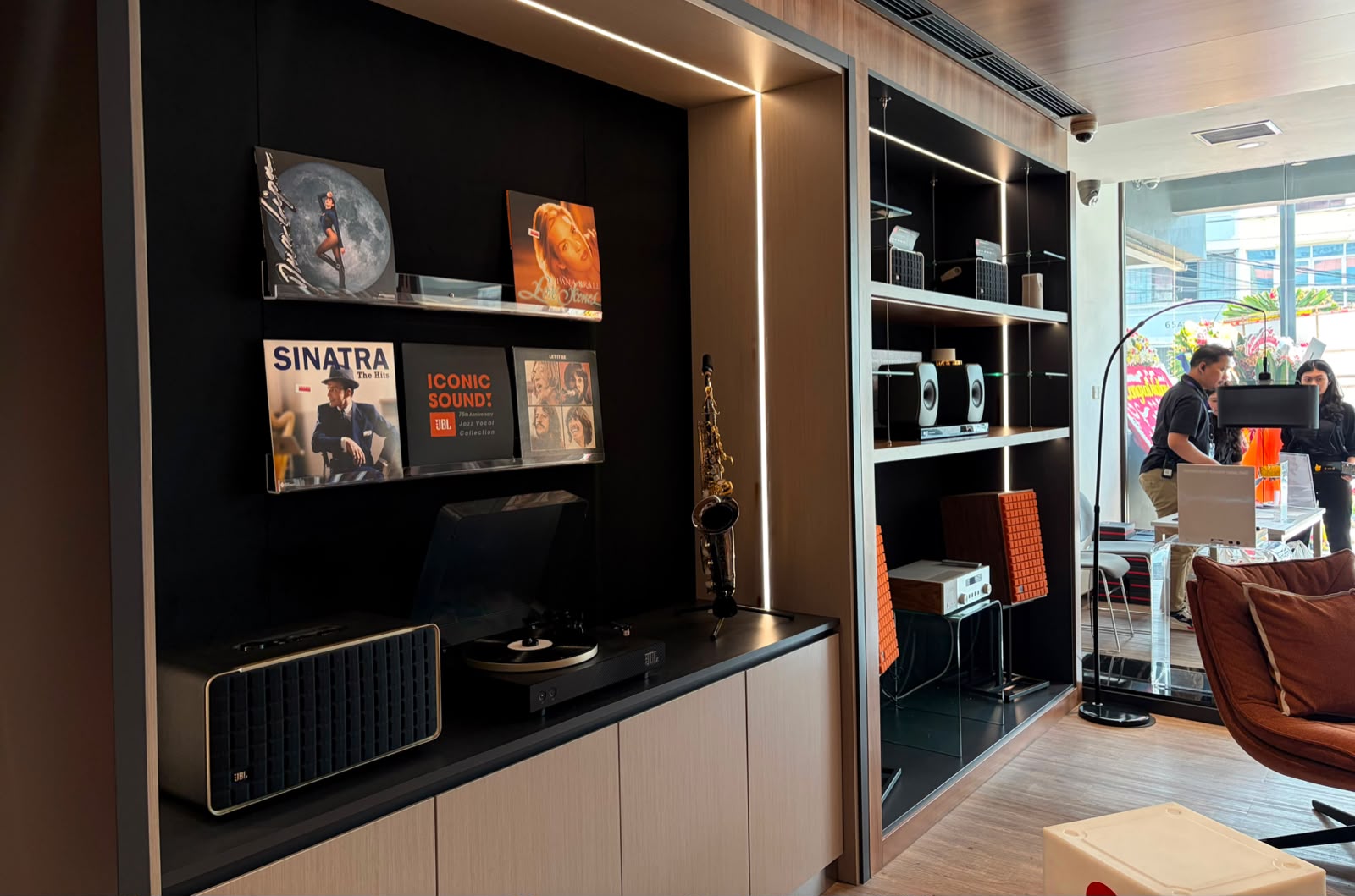 Showroom Audio Lima Lantai: Saat Pengalaman Imersif Menang atas Spesifikasi