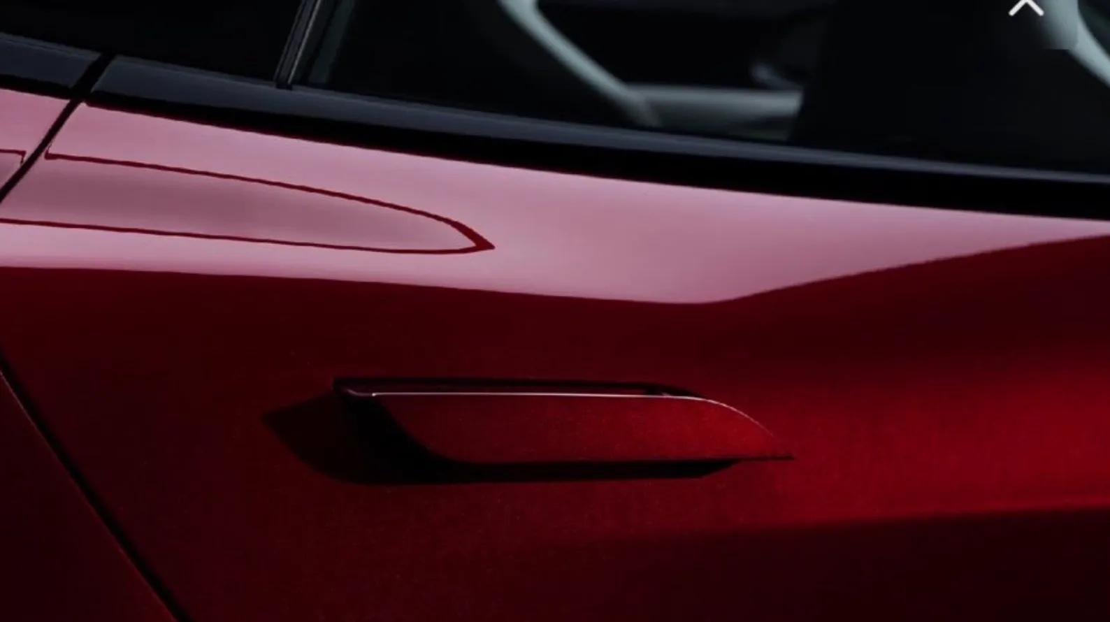 Recall Pintu Darurat Tesla: Desain Elegan yang Berbalik Mengancam Nyawa