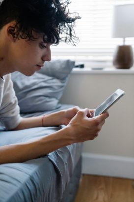 Panduan Orang Tua Menghadapi Perilaku Berisiko Anak di Internet