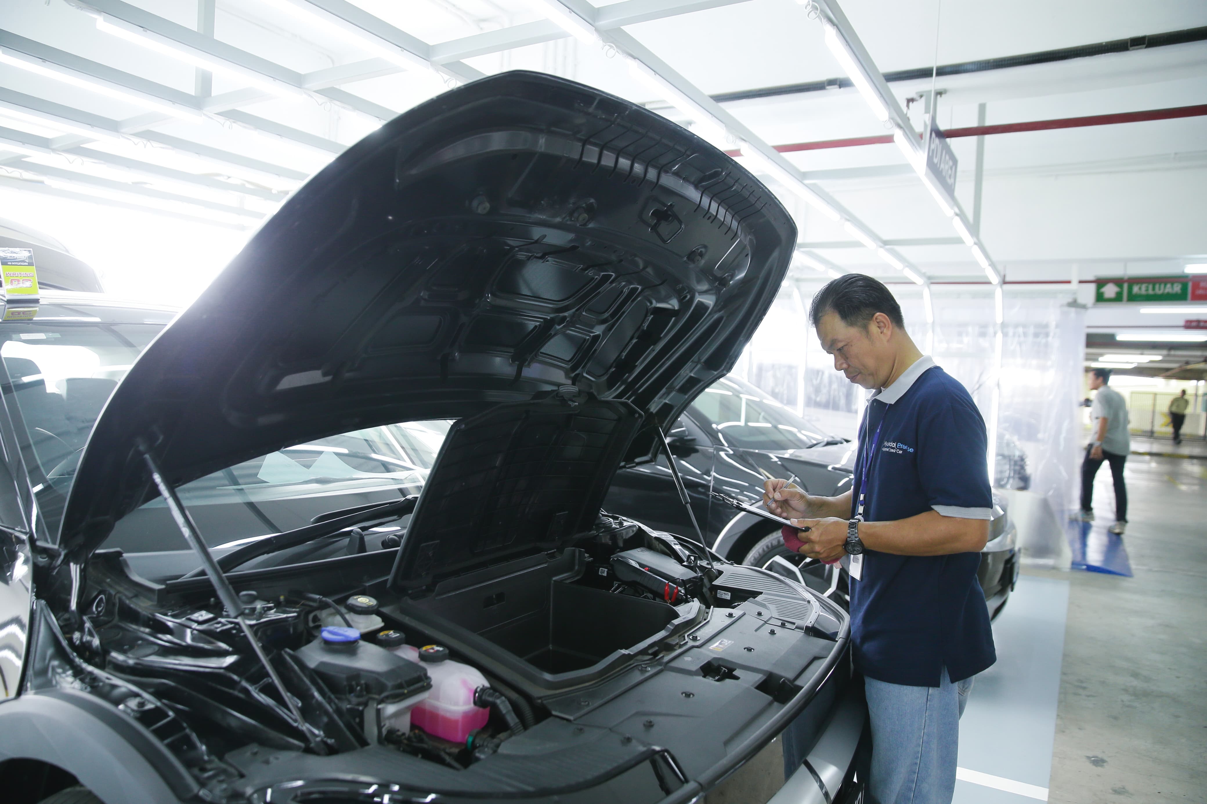 Panduan Lengkap Membeli Mobil Bekas: Checklist dari Showroom hingga SPK