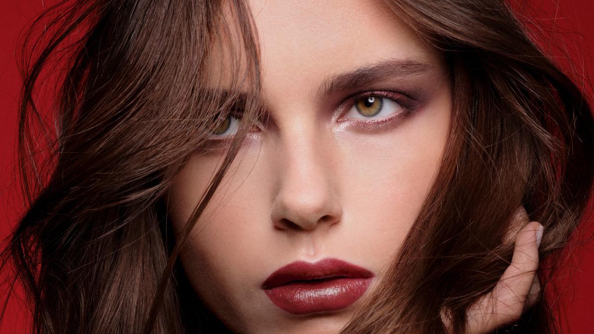 Kolaborasi Ghesquière–McGrath: Louis Vuitton Naik Kelas ke Dunia Makeup