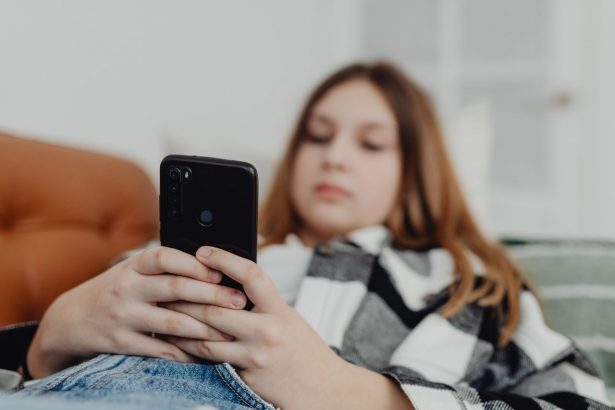 Panduan Orang Tua Menghadapi Perilaku Berisiko Anak di Internet