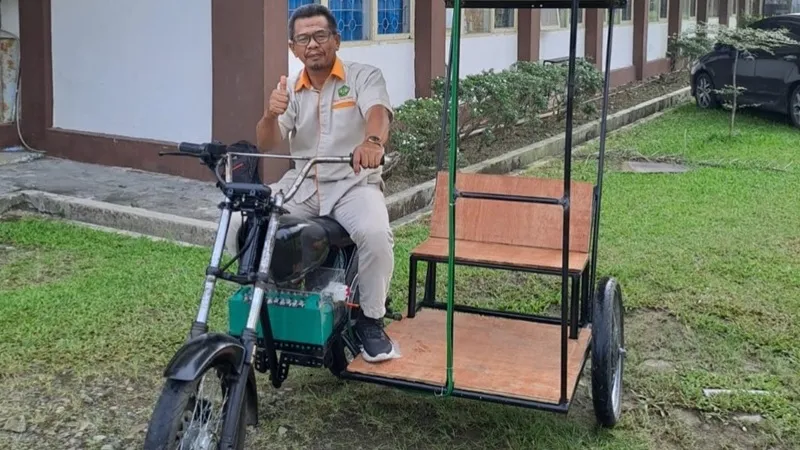 Becak Listrik Surya: Dari Krisis Sampah hingga Kampus