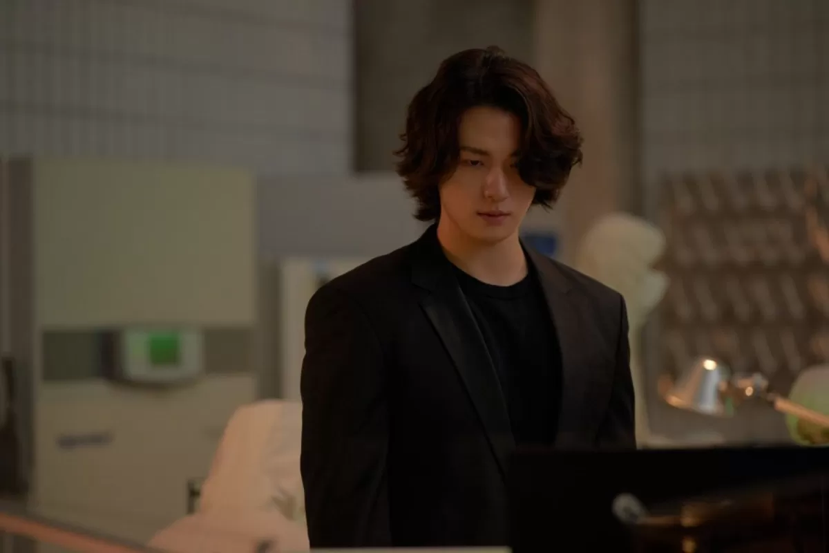Shin Seung Ho & Koo Kyo Hwan, Duel Misteri di Reawaken Man: The Red