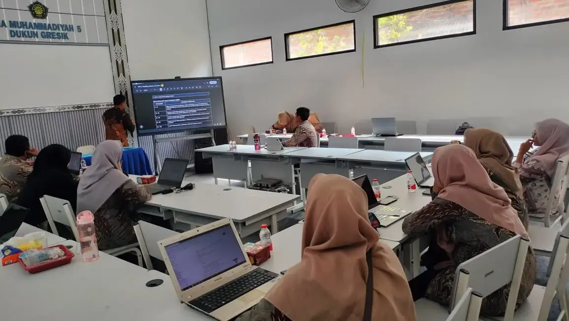 Pelatihan Literasi Digital Guru: AI, Canva, dan Peer Learning Mengubah Cara Mengajar