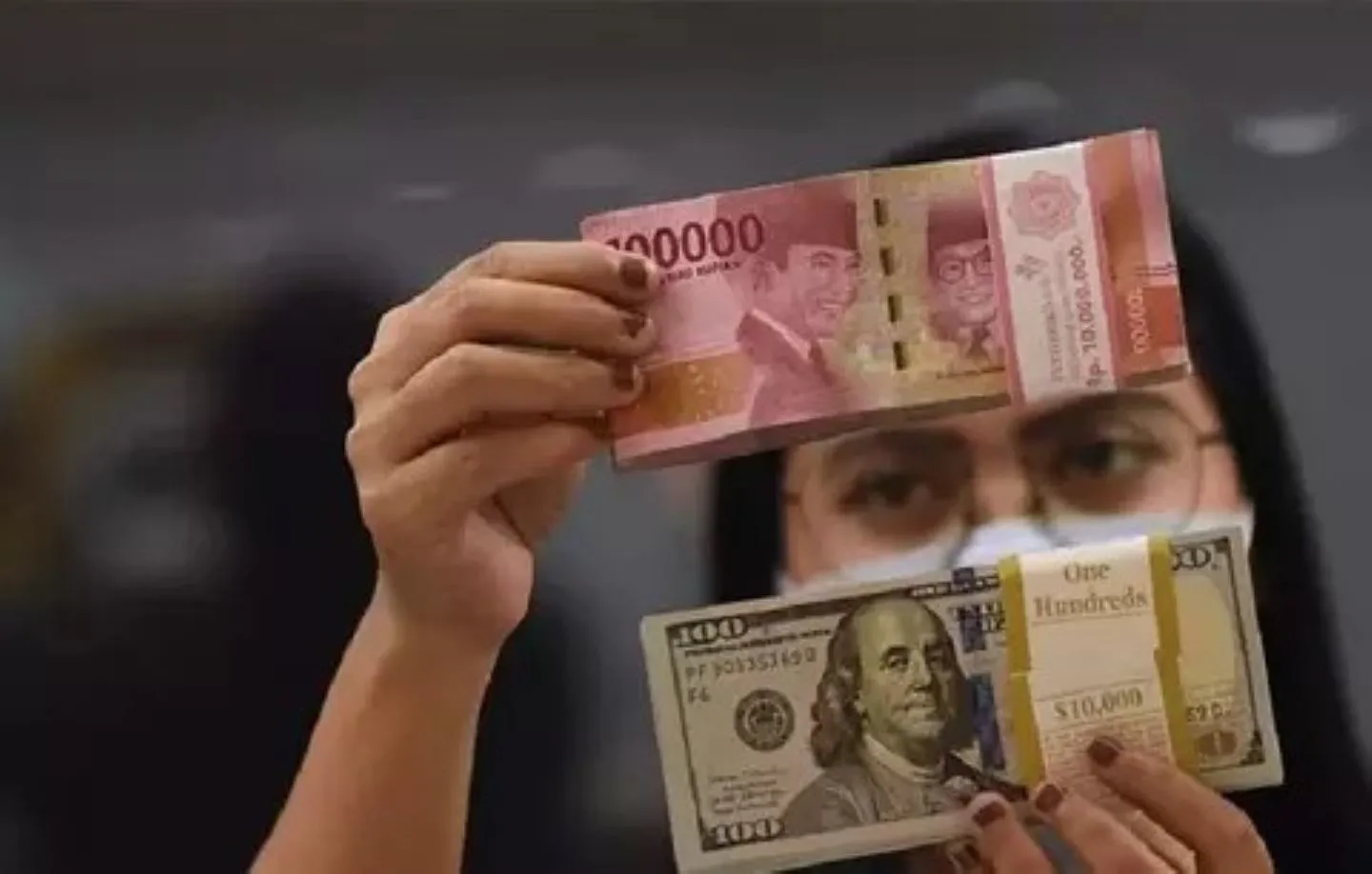 Lonjakan Impor Minyak Melebarkan Defisit dan Menekan Rupiah