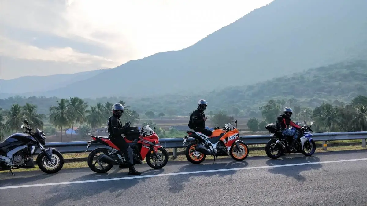 Panduan Lengkap Memilih Oli Motor Sesuai Mesin dan Gaya Berkendara