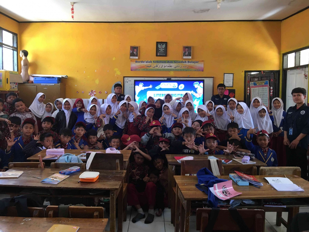 Mengajarkan Siswa Sekolah Dasar Menjadi Pengguna Digital yang Aman dan Bijak