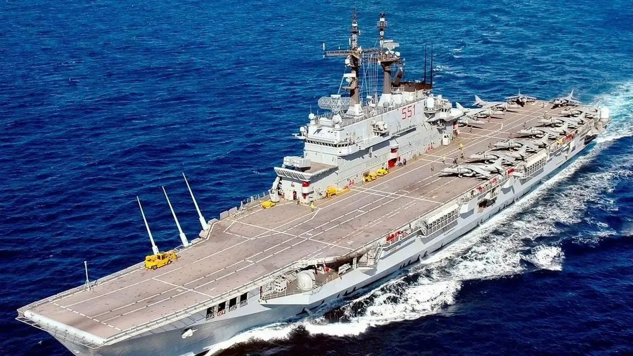 KRI Gajah Mada Lintasi Suez: Efisiensi Berisiko Terukur