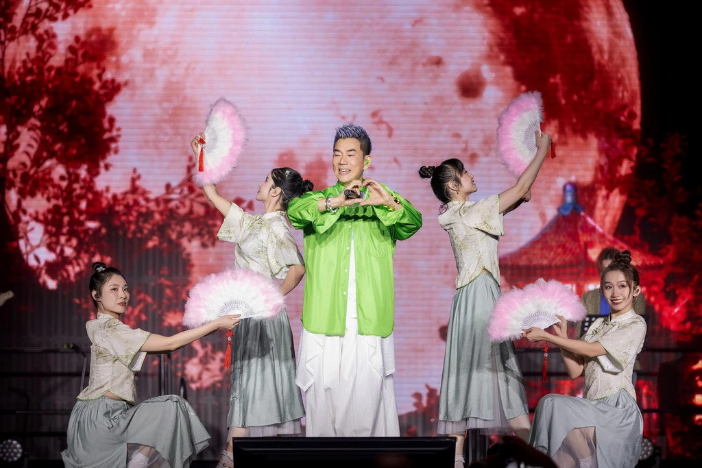 Legenda Mandopop Richie Ren Kembali dengan Konser Spektakuler