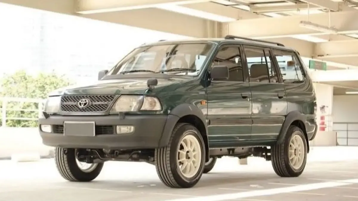 Toyota Voxy vs Kijang Kapsul: MPV Premium dan Kabin Fleksibel