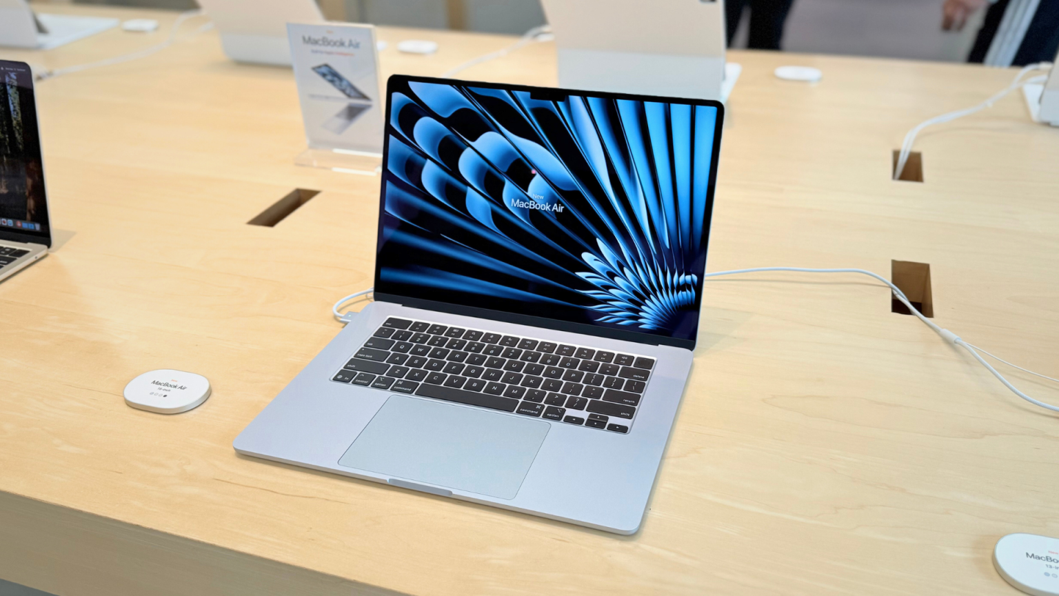 MacBook Air Langka, Harga Naik, Diskon Masih Menggoda